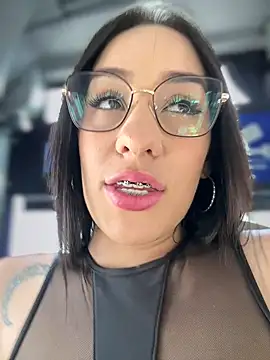 Snapshot of __IRIS__ chatting on 8, 9, 2025 IRIS online show from 8, 9, 2025