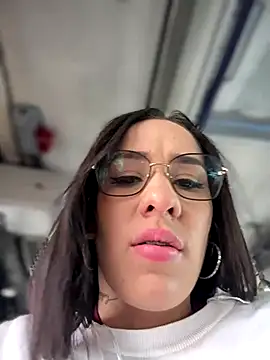 Snapshot of __IRIS__ chatting on 19, 9, 2025 IRIS online show from 19, 9, 2025