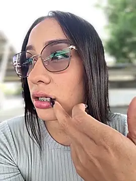 Snapshot of __IRIS__ chatting on 4, 10, 2025 IRIS online show from 4, 10, 2025