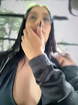 Snapshot of __IRIS__ chatting on 8, 10, 2025 IRIS online show from 8, 10, 2025