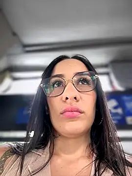 Snapshot of __IRIS__ chatting on 15, 10, 2025 IRIS online show from 15, 10, 2025