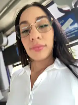 Snapshot of __IRIS__ chatting on 21, 10, 2025 IRIS online show from 21, 10, 2025