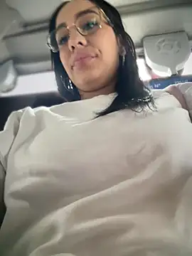 Snapshot of __IRIS__ chatting on 27, 10, 2025 IRIS online show from 27, 10, 2025