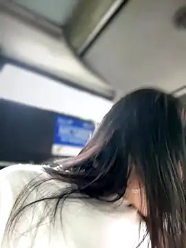 Snapshot of __IRIS__ chatting on 6, 11, 2025 IRIS online show from 6, 11, 2025