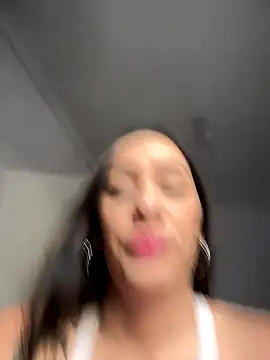 Snapshot of __IRIS__ chatting on 4, 12, 2025 IRIS online show from 4, 12, 2025