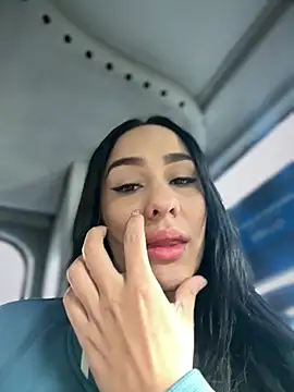 Snapshot of __IRIS__ chatting on 19, 6, 2026 IRIS online show from 19, 6, 2026
