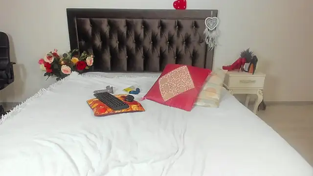 Snapshot of MarciaColins chatting on 25, 10, 2025 MarciaColins online show from 25, 10, 2025