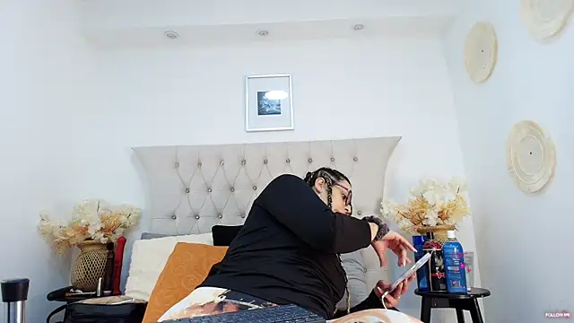 MIchelMomet online show from 7, 3, 2025