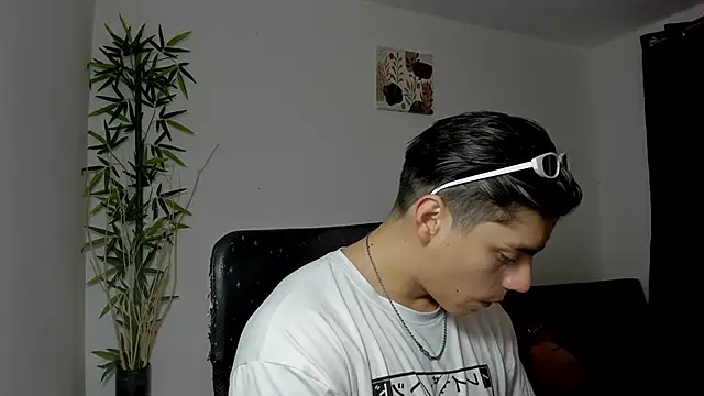 Giordano Russo online show from 2, 3, 2025