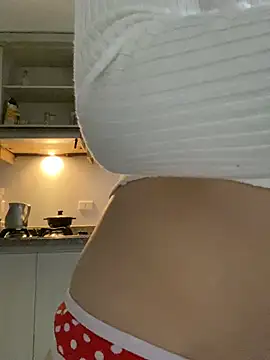 Snapshot of _Lunnaa_ chatting on 15, 5, 2026 Lunnaa online show from 15, 5, 2026