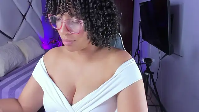 Snapshot of DannaBerry chatting on 1, 10, 2025 DannaBerry online show from 1, 10, 2025