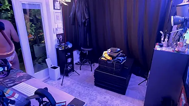 Briefs bud online show from 18, 12, 2025