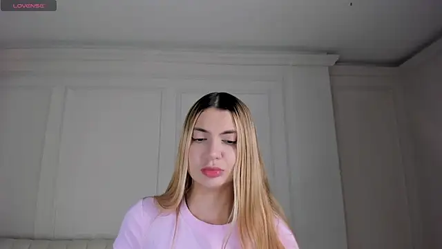 Snapshot of NiaHolland chatting on 25, 4, 2026 NiaHolland online show from 25, 4, 2026