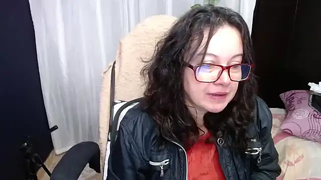 Sonialorens  online show from 8, 1, 2025