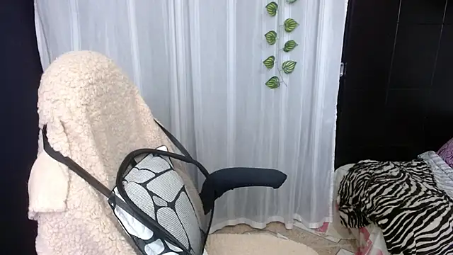 Sonialorens  online show from 16, 1, 2025