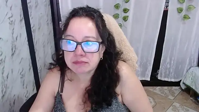 Sonialorens  online show from 20, 2, 2025