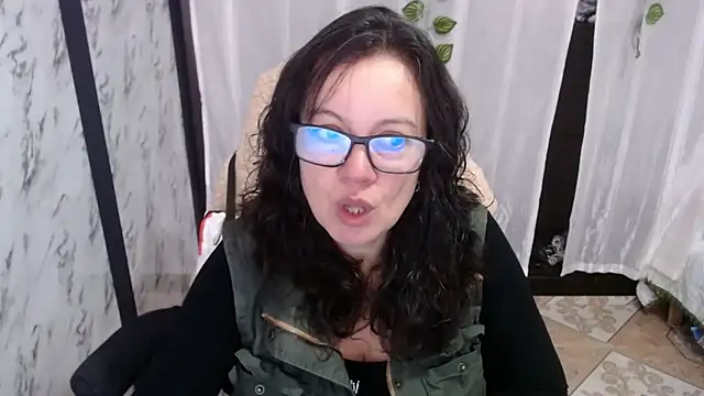 Sonialorens  online show from 5, 3, 2025