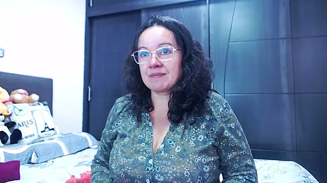 Sonialorens  online show from 9, 9, 2025