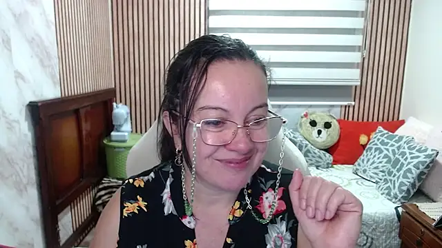 Snapshot of Sonialorens_ chatting on 4, 5, 2026 Sonialorens online show from 4, 5, 2026