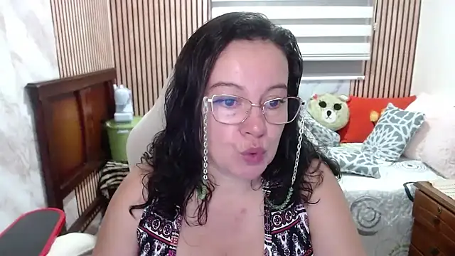 Snapshot of Sonialorens_ chatting on 6, 5, 2026 Sonialorens online show from 6, 5, 2026