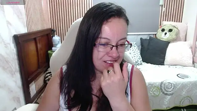 Snapshot of Sonialorens_ chatting on 6, 6, 2026 Sonialorens online show from 6, 6, 2026