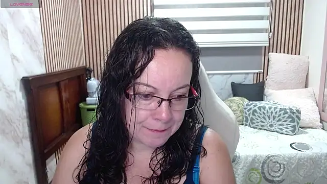 Snapshot of Sonialorens_ chatting on 8, 6, 2026 Sonialorens online show from 8, 6, 2026