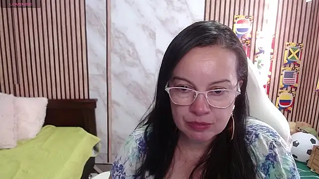 Snapshot of Sonialorens_ chatting on 6, 7, 2026 Sonialorens online show from 6, 7, 2026