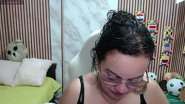 Snapshot of Sonialorens_ chatting on 8, 7, 2026 Sonialorens online show from 8, 7, 2026