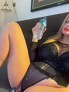 Snapshot of Lisavontease chatting on 18, 4, 2026 Lisavontease online show from 18, 4, 2026