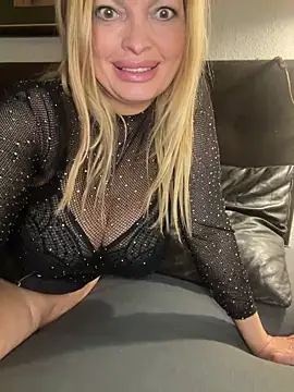 Snapshot of Lisavontease chatting on 18, 4, 2026 Lisavontease online show from 18, 4, 2026