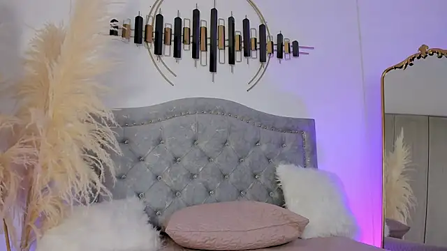 LaraBaker online show from 8, 2, 2025