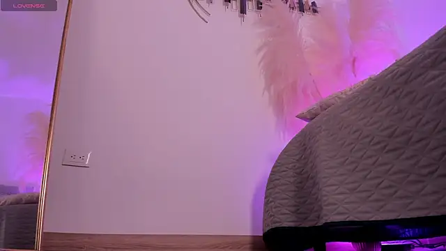 LaraBaker online show from 7, 3, 2025