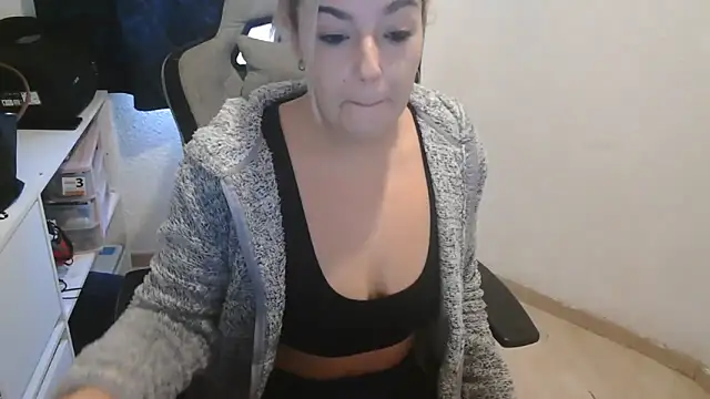 Snapshot of bekka__ chatting on 1, 12, 2025 bekka online show from 1, 12, 2025