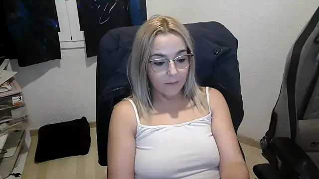 Snapshot of bekka__ chatting on 15, 12, 2025 bekka online show from 15, 12, 2025