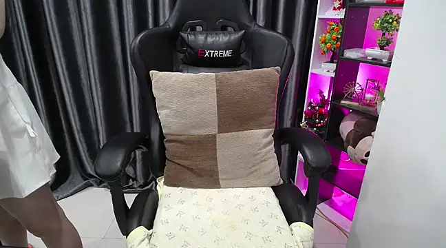 Yuki-yio online show from 2, 3, 2025