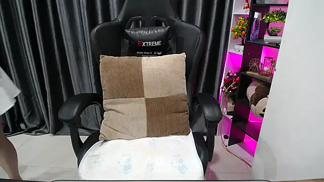 Yuki-yio online show from 12, 9, 2025