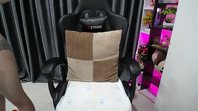 Yuki-yio online show from 15, 9, 2025