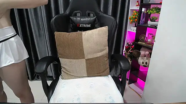 Yuki-yio online show from 25, 9, 2025