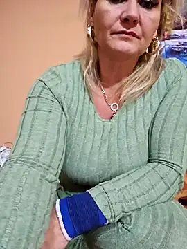 Snapshot of CRHYSTEL chatting on 27, 12, 2024 CRHYSTEL online show from 27, 12, 2024