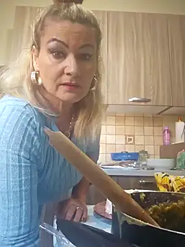 Snapshot of CRHYSTEL chatting on 31, 12, 2024 CRHYSTEL online show from 31, 12, 2024