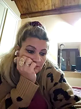 Snapshot of CRHYSTEL chatting on 2, 1, 2025 CRHYSTEL online show from 2, 1, 2025