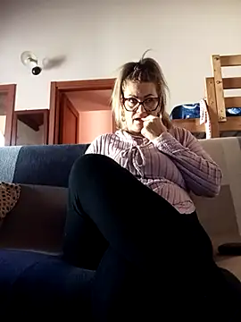 Snapshot of CRHYSTEL chatting on 24, 10, 2025 CRHYSTEL online show from 24, 10, 2025