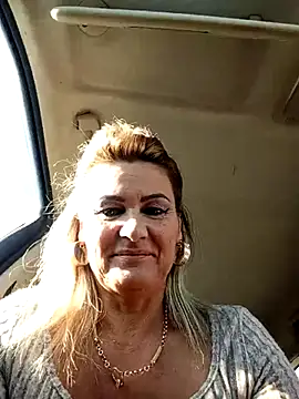 Snapshot of CRHYSTEL chatting on 1, 11, 2025 CRHYSTEL online show from 1, 11, 2025