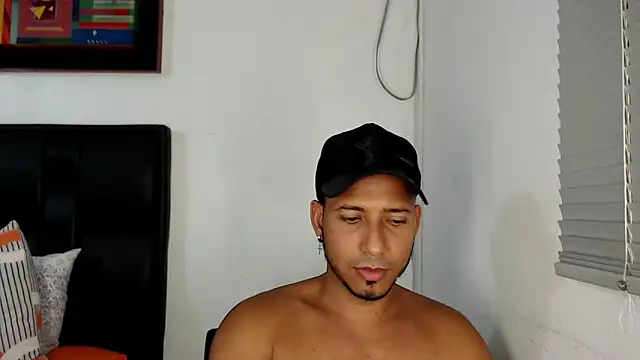 Snapshot of thommerxxx chatting on 30, 1, 2025 thommerxxx online show from 30, 1, 2025