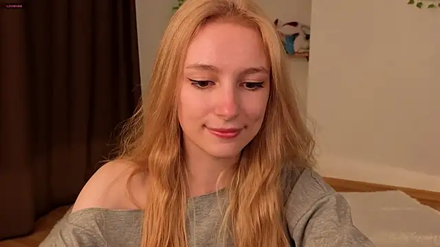 Snapshot of berrry_girl chatting on 13, 5, 2026 berrry girl online show from 13, 5, 2026