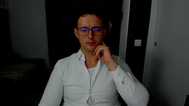 Snapshot of sexxymuscles4u chatting on 19, 10, 2025 sexxymuscles4u online show from 19, 10, 2025