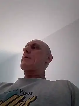Snapshot of michu81 chatting on 13, 12, 2024 michu81 online show from 13, 12, 2024