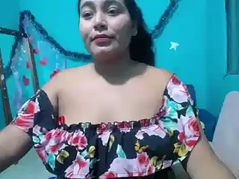 Snapshot of sirena_15 chatting on 23, 12, 2024 sirena 15 online show from 23, 12, 2024