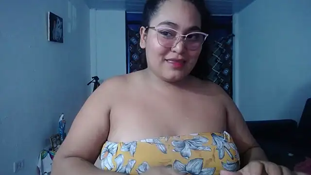 Snapshot of sirena_15 chatting on 3, 10, 2025 sirena 15 online show from 3, 10, 2025