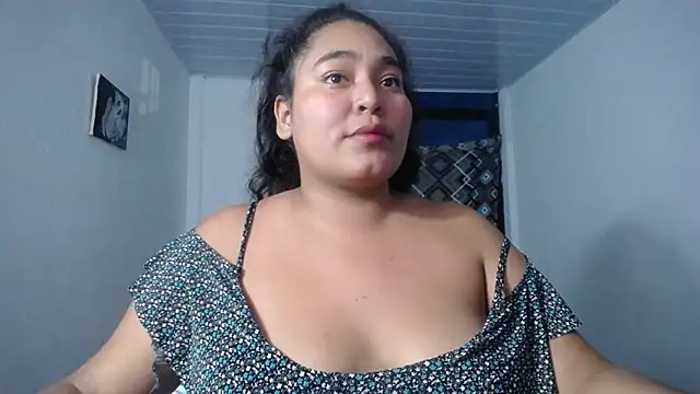 Snapshot of sirena_15 chatting on 24, 10, 2025 sirena 15 online show from 24, 10, 2025